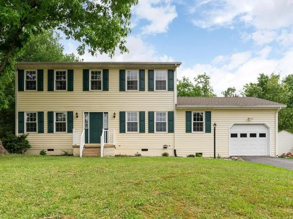 69 Sugarcamp Ln, Stuarts Draft, VA 24477