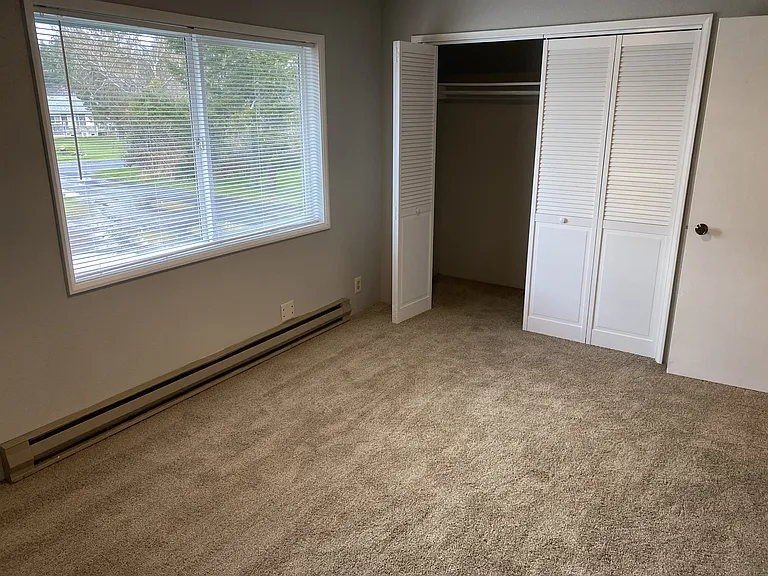 210 W Pacific Ave — Photo 7