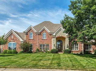661 Grey Oaks Dr, Weldon Spring, MO 63304
