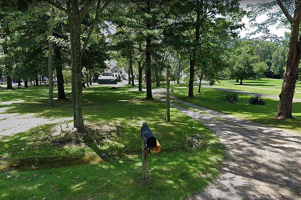 2nd image of 5857 Mabley Hill Rd