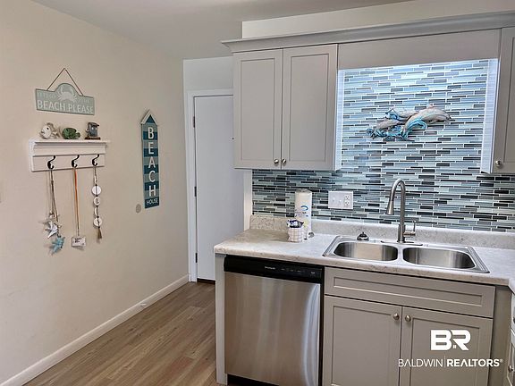 3rd image of 400 Plantation Rd #3320