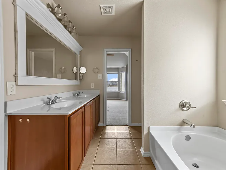 5533 Grenada Dr — Photo 12