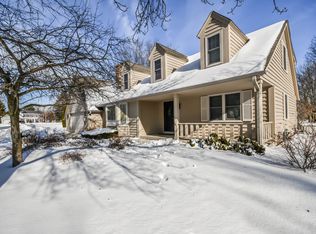 1960 Cotton Tail Ln, Brookfield, WI 53045