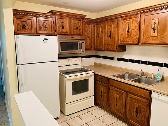 4th image of 446 E Osage Ln APT 3B