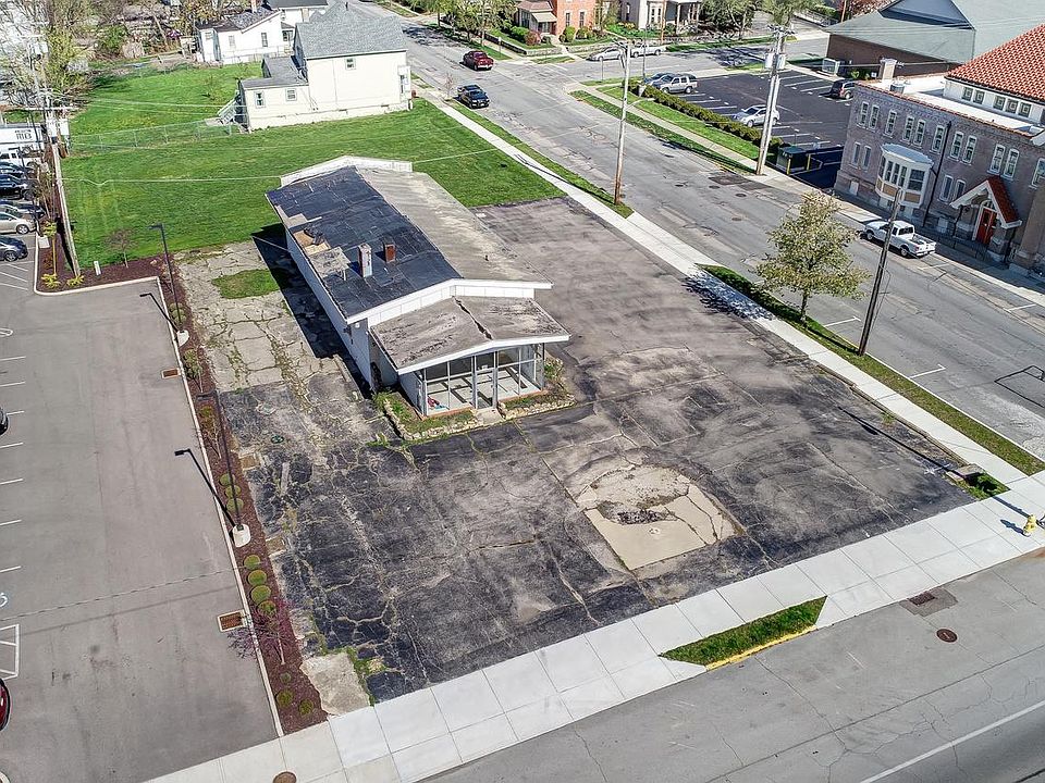 1st image of 206 S Market St