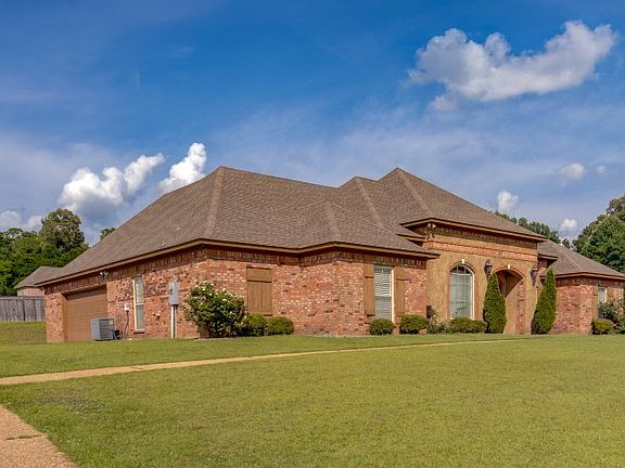 5th image of 208 Olde Trace Dr