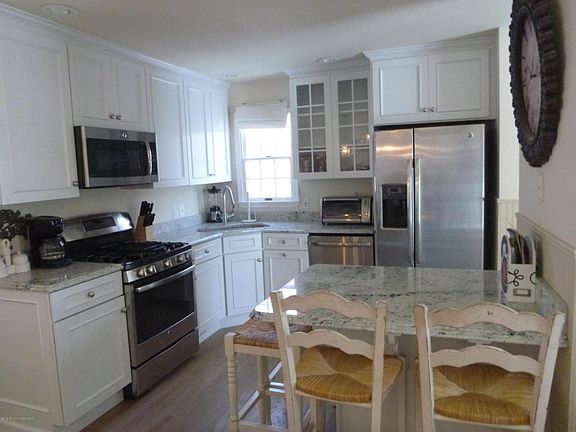 3rd image of 209A Taylor Ave