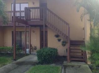 510 Lakeview Dr E, Royal Palm Beach, FL 33411