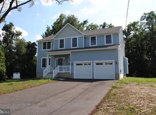 935 Willow St, Burlington, NJ 08016