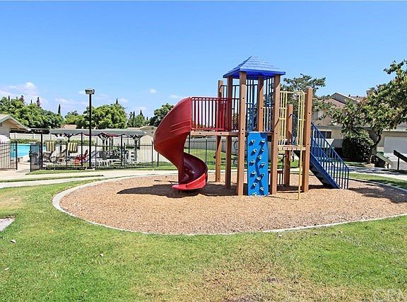 4th image of 1452 Camelot Dr