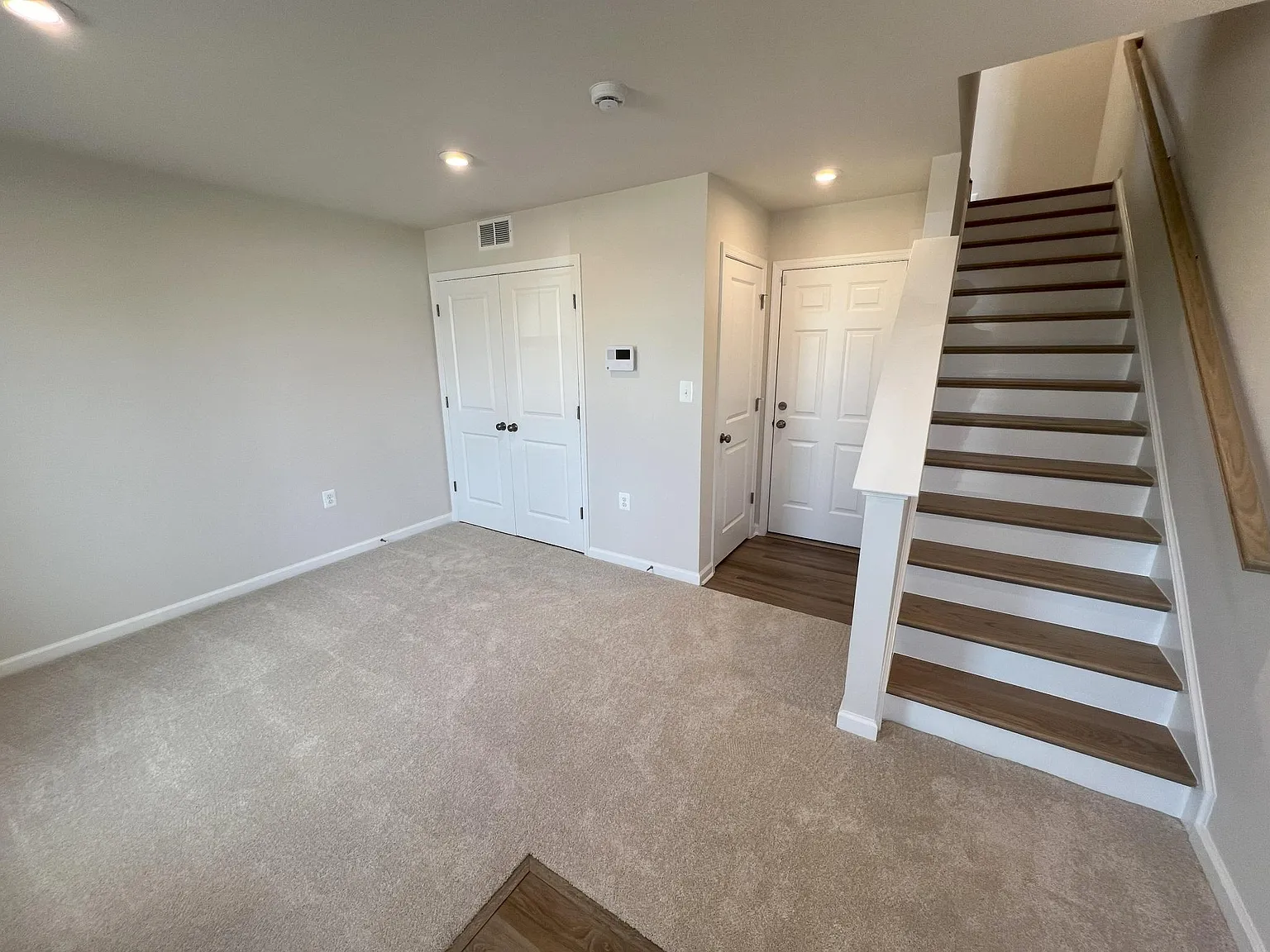 2 bed, 2.5 bath, 1400 sqft, $1,900 — Photo 2