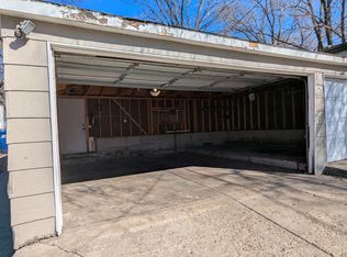 629 8th St #3, Waukegan, IL 60085