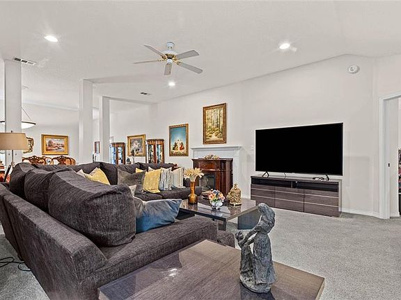 4th image of 7086 Crown Pointe Dr
