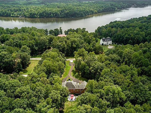 5th image of 13218 Chesdin Landing Dr