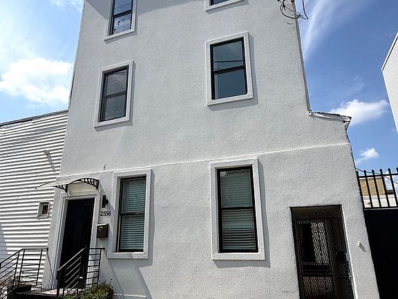 2nd image of 2556 E Somerset St