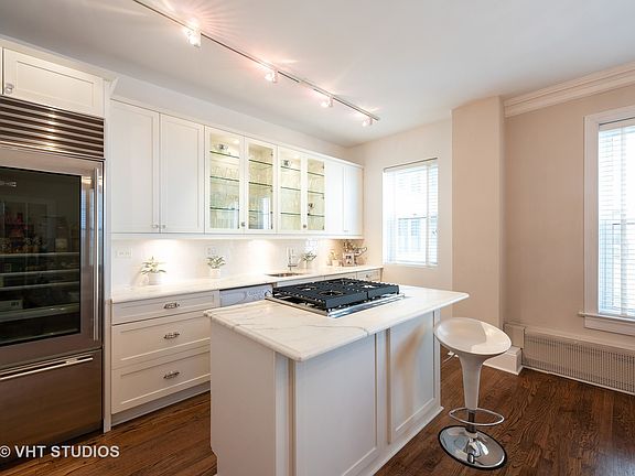 5th image of 3520 N Lake Shore Dr APT 8N