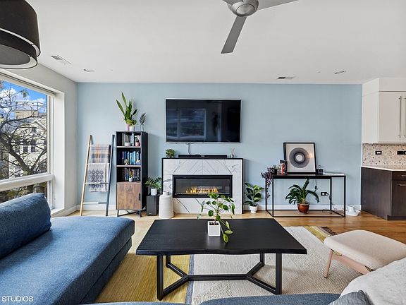 5th image of 1545 W Fry St #2