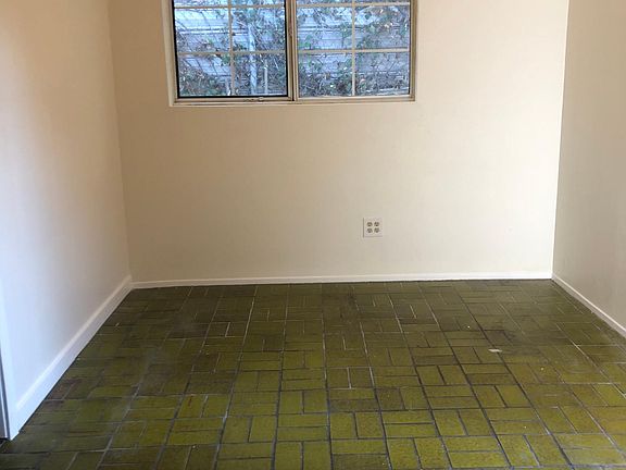 5th image of 11718 Blythe St #2