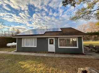 1 Old Pine Rd, Pequannock, NJ 07440