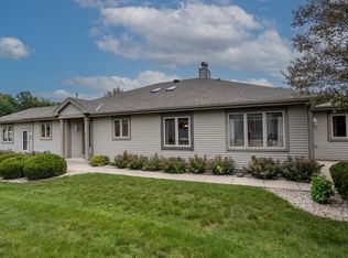 W175N8094 Robin Cir, Menomonee Falls, WI 53051