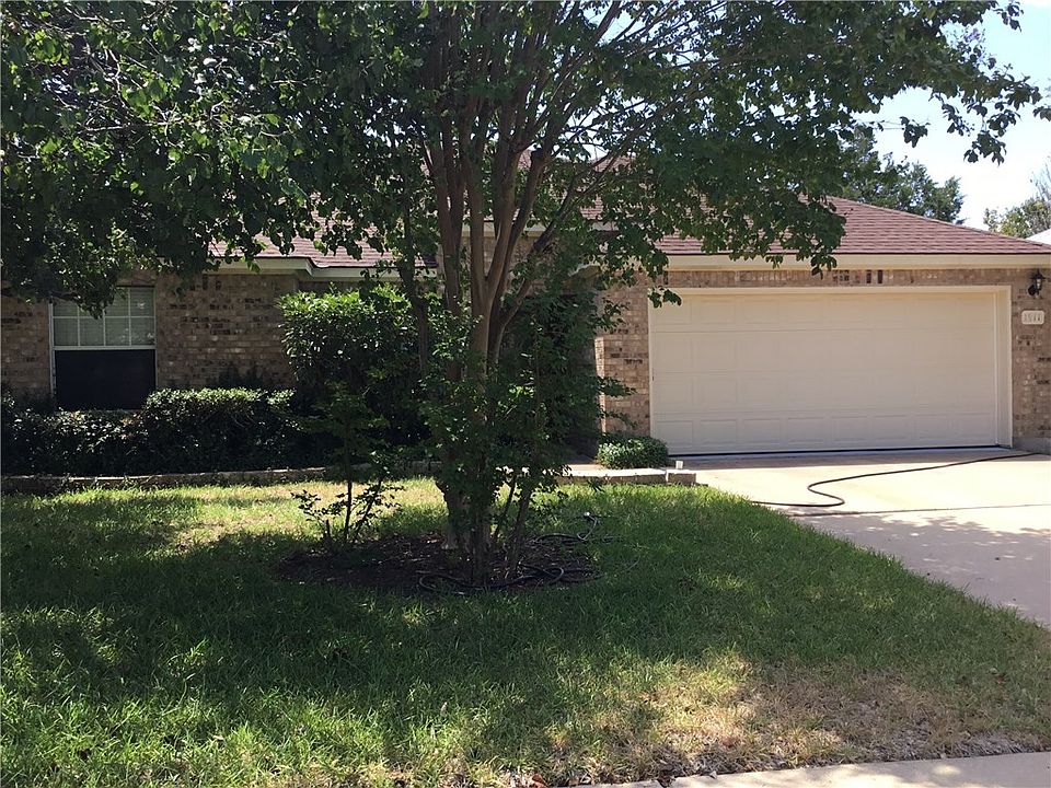 1st image of 1911 Woodland Dr