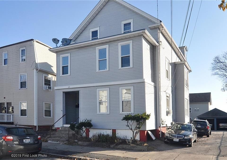 1st image of 160 Woodbine St Floor 1