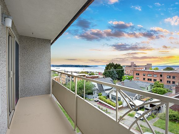 4th image of 100 Aloha St #104