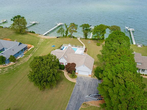 2nd image of 219 Riverbank Dr