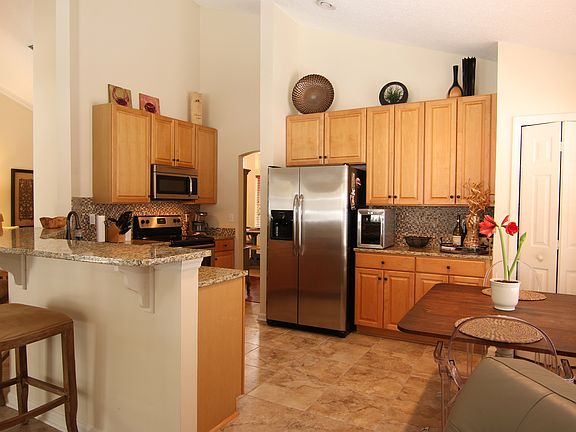 3rd image of 665 Lake Stone Cir