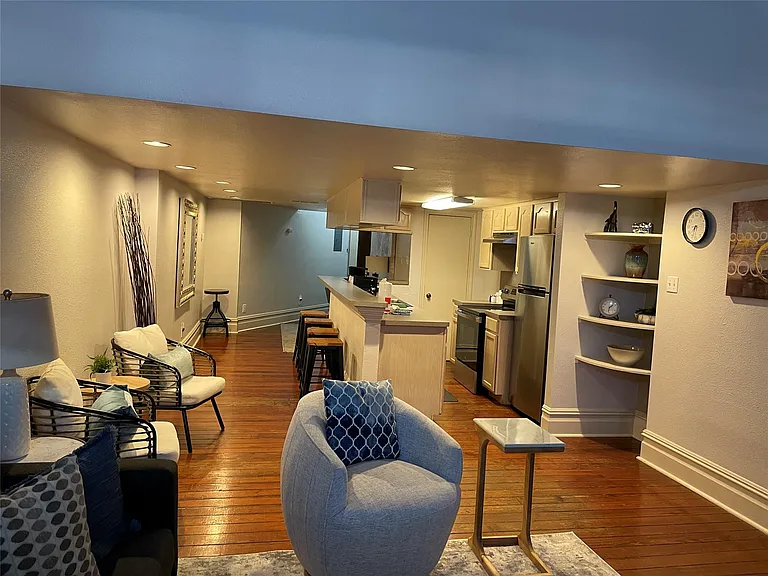 2118 Strand St #207 — Photo 15