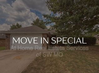 2155 E Cragmont St, Springfield, MO 65804
