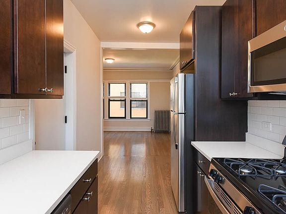 5th image of 2418 N Sawyer Ave #W4