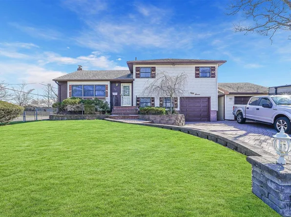 57 Whittier Avenue, North Babylon, NY 11703