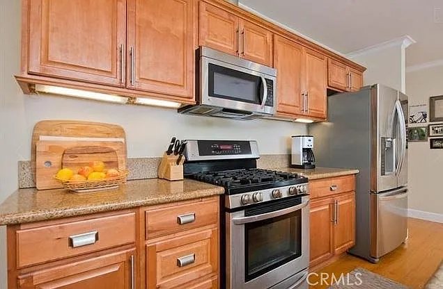 17827 Burbank Blvd — Photo 27