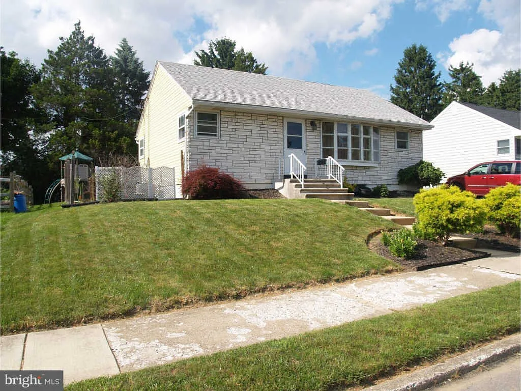 1554 Crestwood Rd photo 1