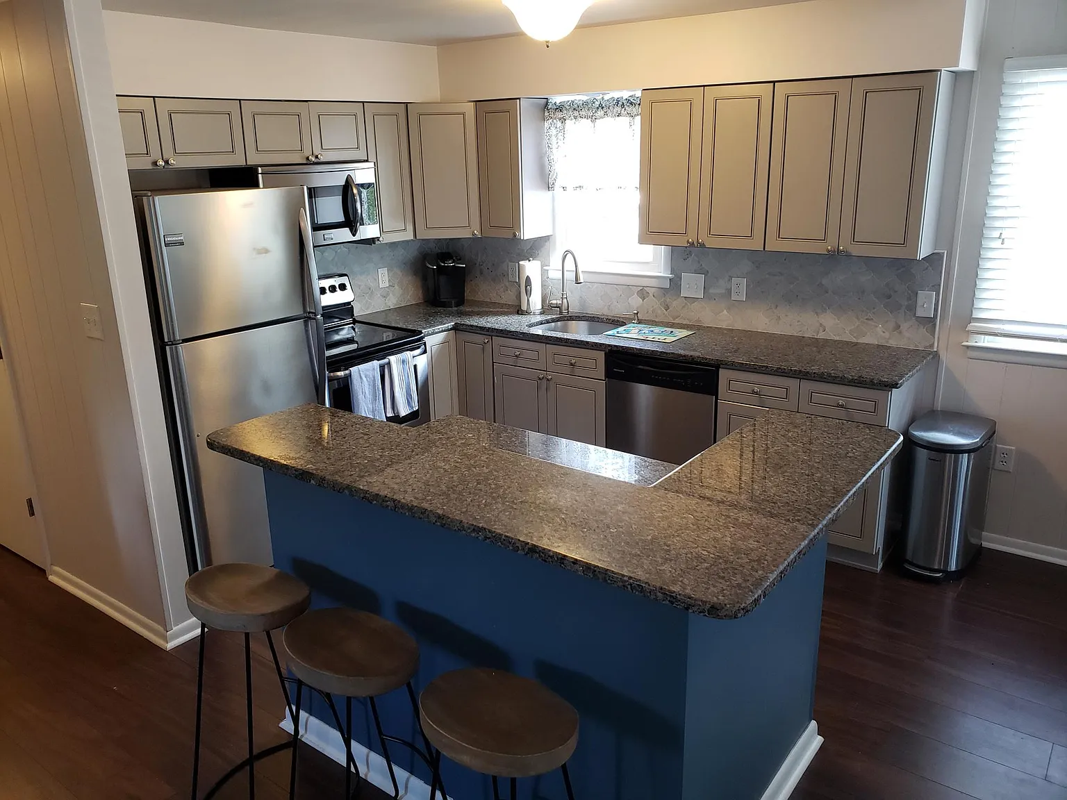 1250 Bay Ave — Photo 4