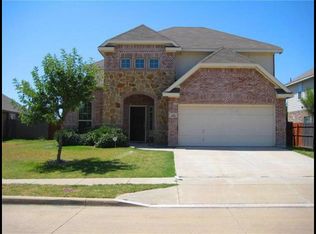 305 Roundrock Ln, Fort Worth, TX 76140