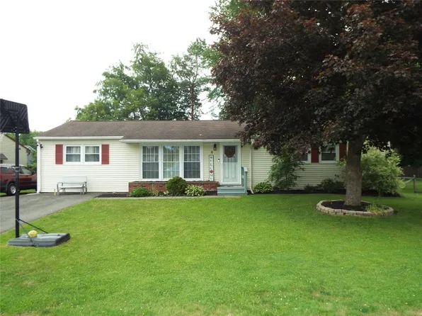 8 Hoffman Dr, Binghamton, NY 13901