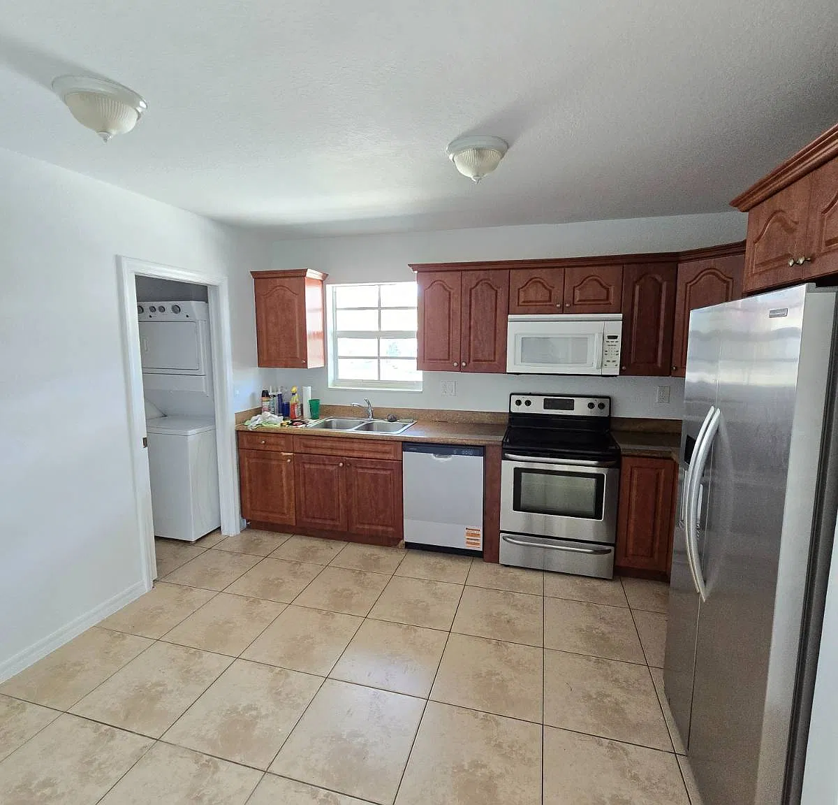 3 bed, 2.0 bath, 1650 sqft, $3,000 — Photo 3