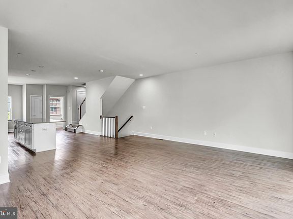 5th image of 7720 Lexington Court Gln