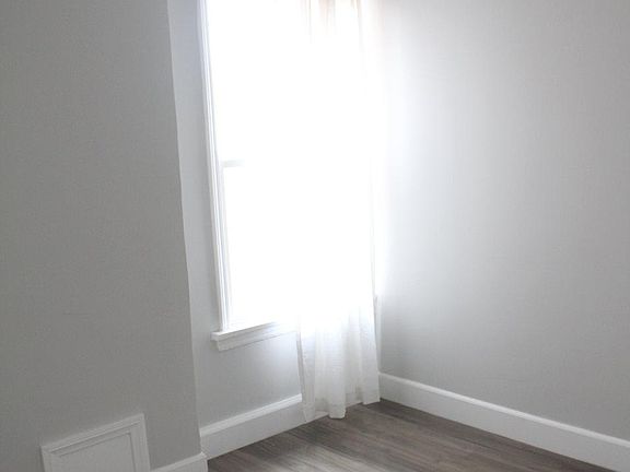 5th image of 238 S Mariposa Ave APT 110