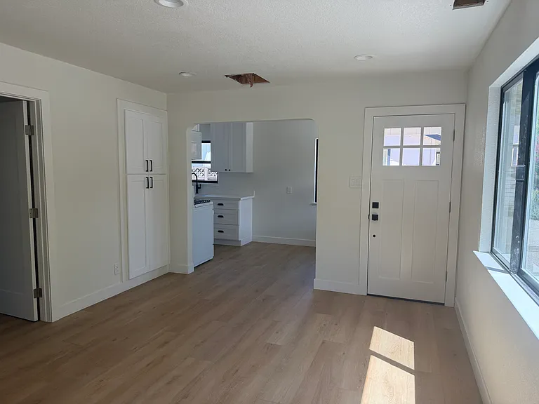 105 Marion Ln — Photo 3