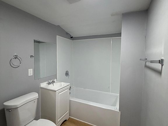 3rd image of 606-608 W North St Unit 606
