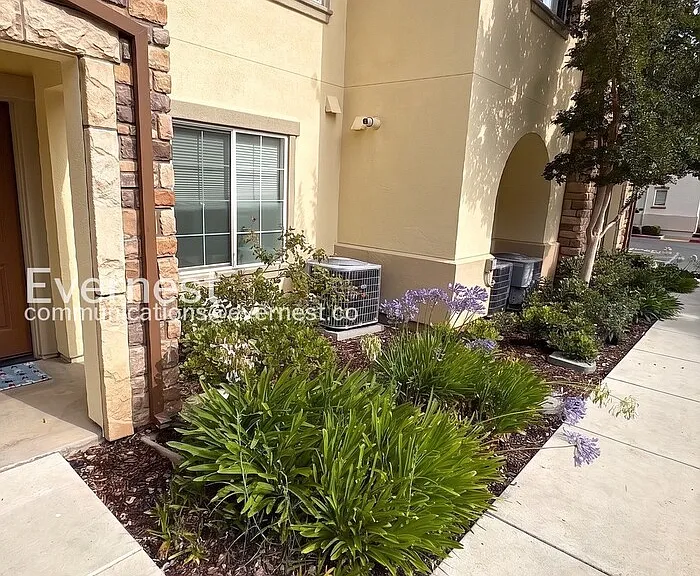442 Topaz Ter — Photo 2