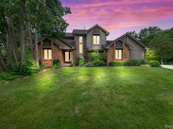 6801 Forest Park Dr, Troy, MI 48098