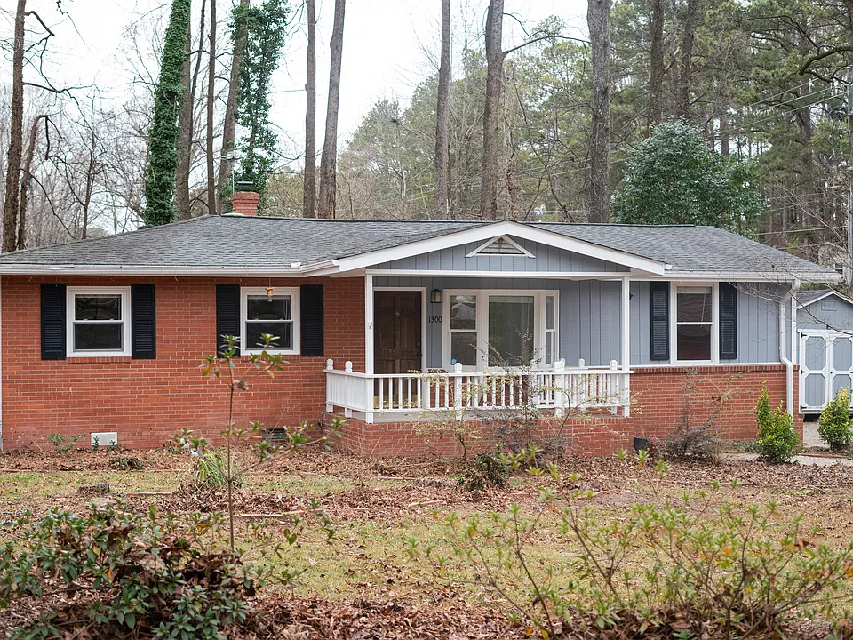1300 Kelly Rd