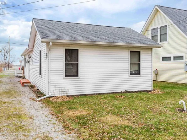 5491 E Center Ln, Port Clinton, OH 43452