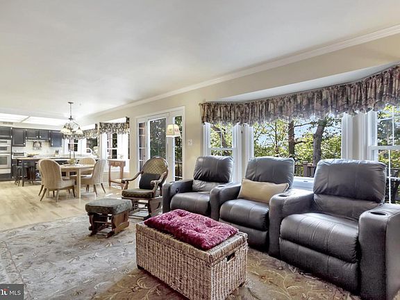 5th image of 13 Larkwood Ct
