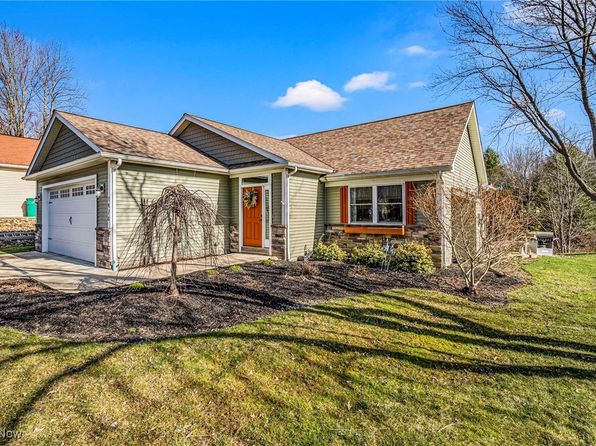 1476 Belvista Ct, Roaming Shores, OH 44085