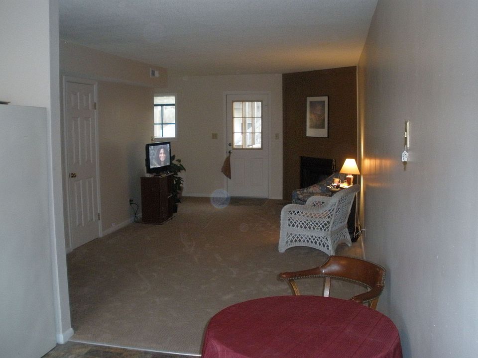 Large living rm with fireplace